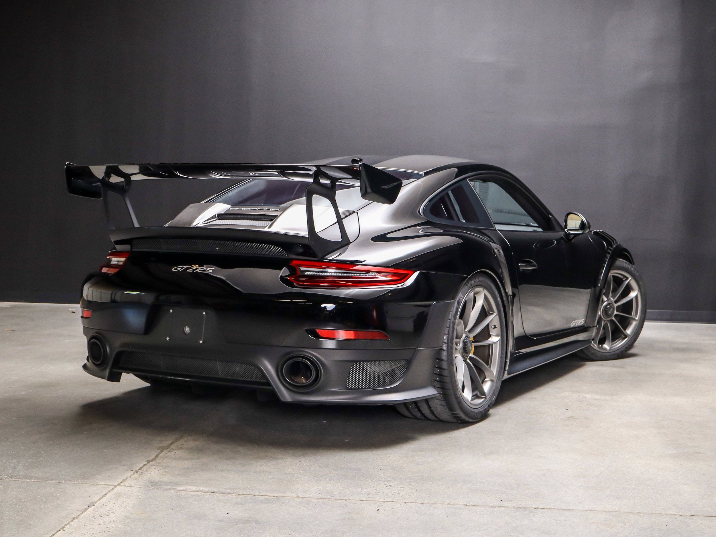 Certified 2018 Porsche 911 GT2 RS RWD image 3