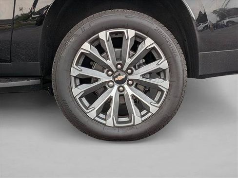 Used 2026 Chevrolet Suburban High Country AWD/4WD image 14