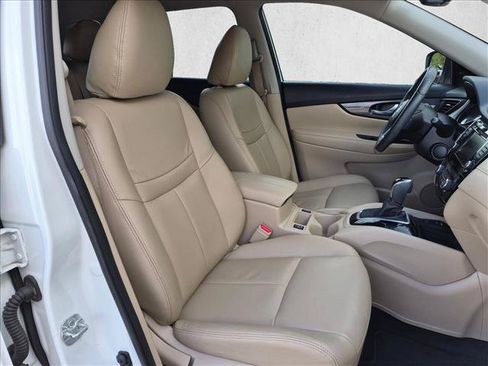 Used 2019 Nissan Rogue SV w/ Premium Package FWD image 21