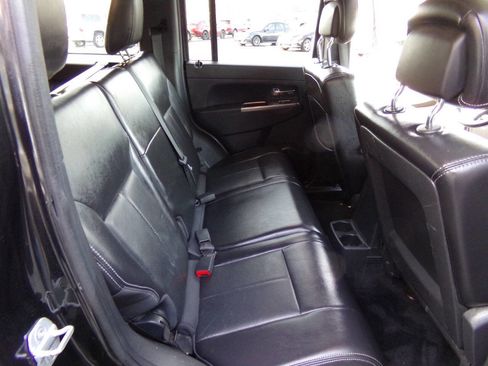 Used 2012 Jeep Liberty Limited Jet w/ Comfort/Convenience Group image 19