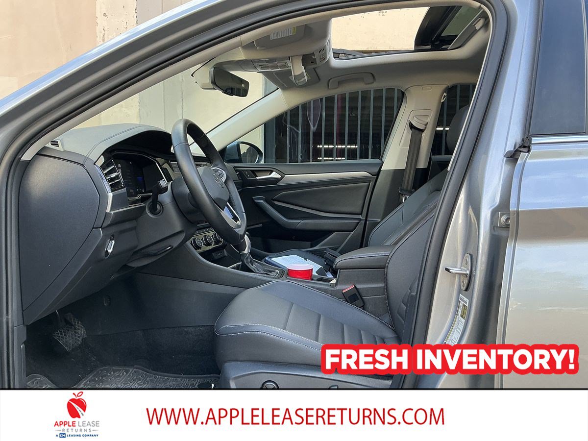 Used 2023 Volkswagen Jetta SE FWD image 7