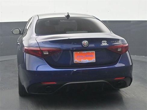 Used 2019 Alfa Romeo Giulia image 6