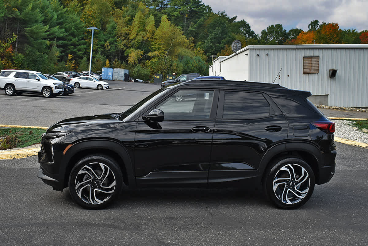 Used 2025 Chevrolet TrailBlazer RS w/ Convenience Package AWD/4WD image 4