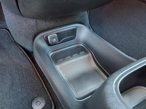 New 2026 Chrysler Pacifica Select image 9