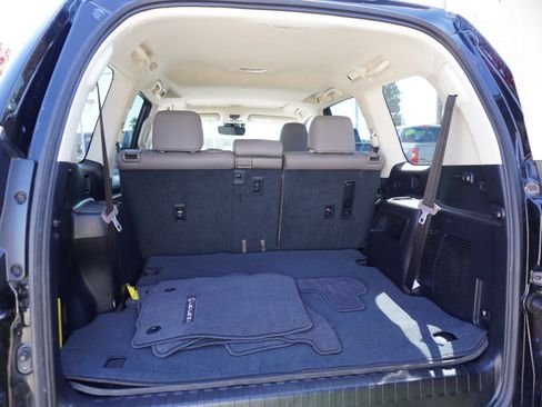 Used 2022 Lexus GX 460 Premium w/ Premium Package AWD/4WD image 11