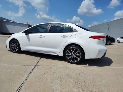 Used 2021 Toyota Corolla SE w/ SE Premium Package FWD image 5