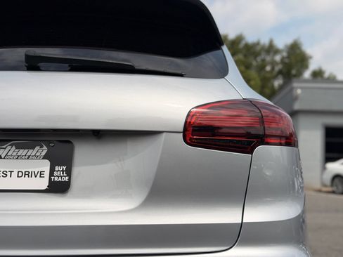 Used 2018 Porsche Cayenne AWD/4WD image 10