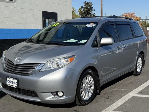 Used 2017 Toyota Sienna image 3