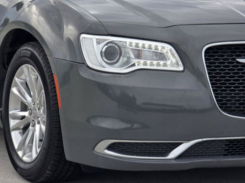 Used 2019 Chrysler 300 Touring L w/ Quick Order Package 22F RWD image 8