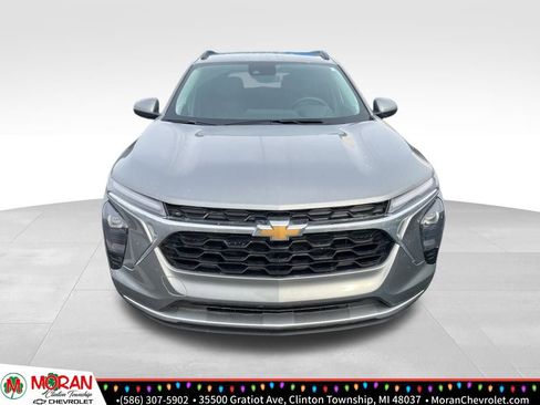 Certified 2024 Chevrolet Trax LT w/ Driver Confidence Package image 2