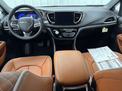 New 2026 Chrysler Pacifica Pinnacle w/ Trailer Tow Group image 18