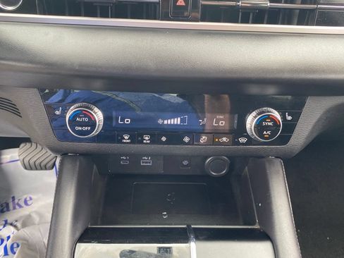 Used 2024 Mitsubishi Outlander SE AWD/4WD image 25