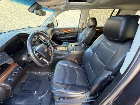 Used 2018 Cadillac Escalade ESV Luxury AWD/4WD image 13