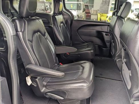 Certified 2021 Chrysler Pacifica Touring-L w/ S Appearance Package image 29