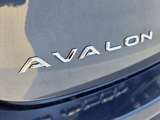 Used 2015 Toyota Avalon Limited FWD image 31