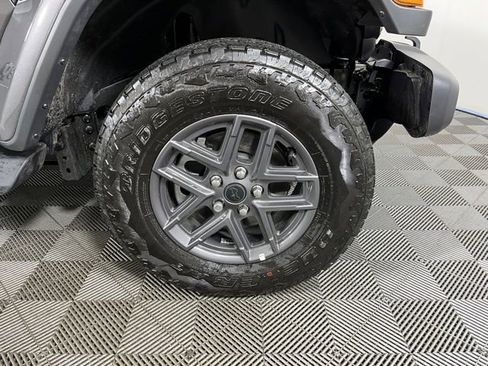 Used 2026 Jeep Gladiator Sport image 8