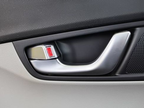 Used 2023 Hyundai Kona SE FWD image 16