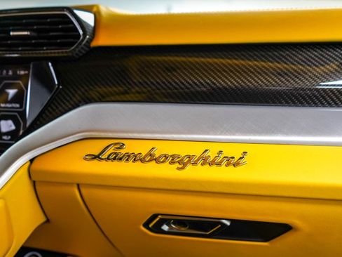 Used 2021 Lamborghini Urus AWD/4WD image 23