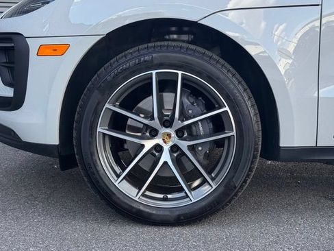 Used 2026 Porsche Macan AWD/4WD image 11