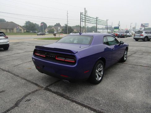 Used 2019 Dodge Challenger SXT RWD image 8