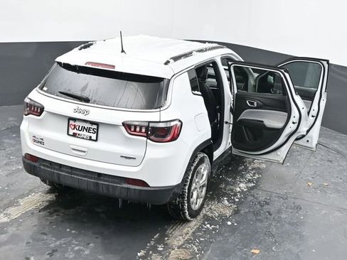 Used 2024 Jeep Compass Latitude image 62