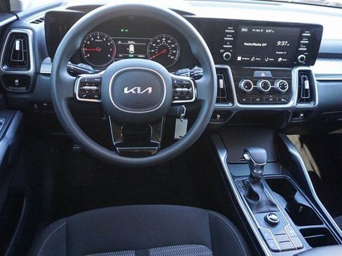 Used 2023 Kia Sorento LX image 14