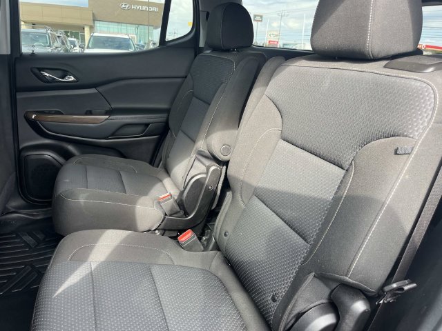 Used 2023 GMC Acadia SLE FWD image 19
