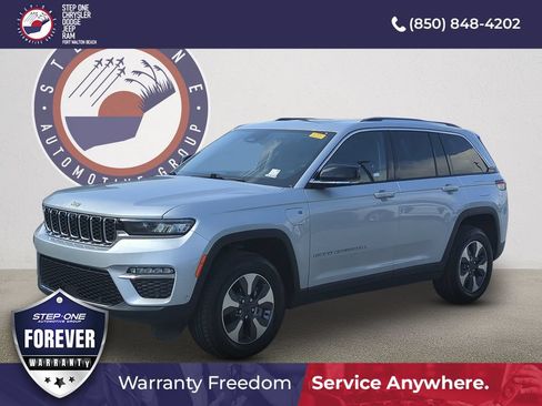 Used 2022 Jeep Grand Cherokee Limited 4xe w/ Luxury Tech Group II AWD/4WD image 2