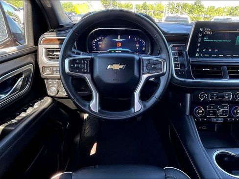 Used 2023 Chevrolet Suburban Premier AWD/4WD image 5