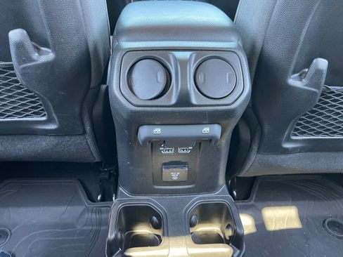 Certified 2025 Jeep Gladiator Rubicon w/ Convenience Group AWD/4WD image 40