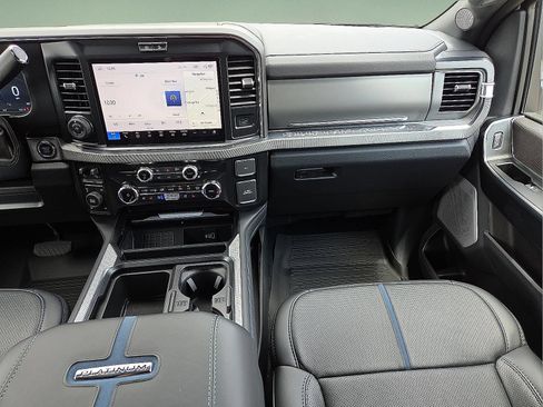 Used 2025 Ford F250 Platinum AWD/4WD image 9