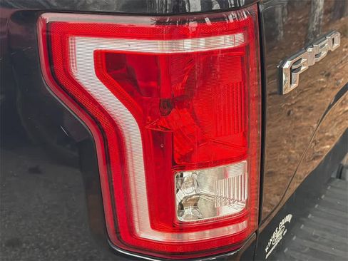 Used 2015 Ford F150 XLT w/ Equipment Group 302A Luxury image 11