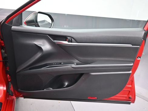 Used 2020 Toyota Camry SE w/ Sunroof Package FWD image 41