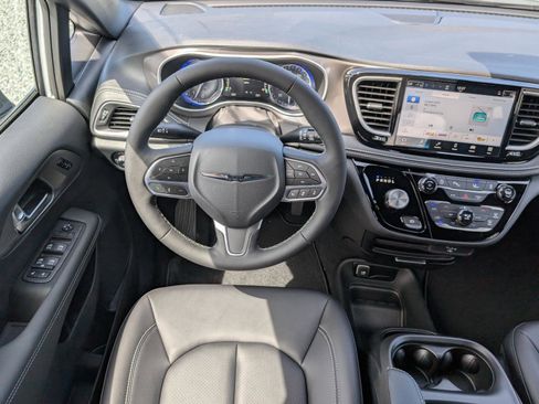New 2026 Chrysler Pacifica Select image 14