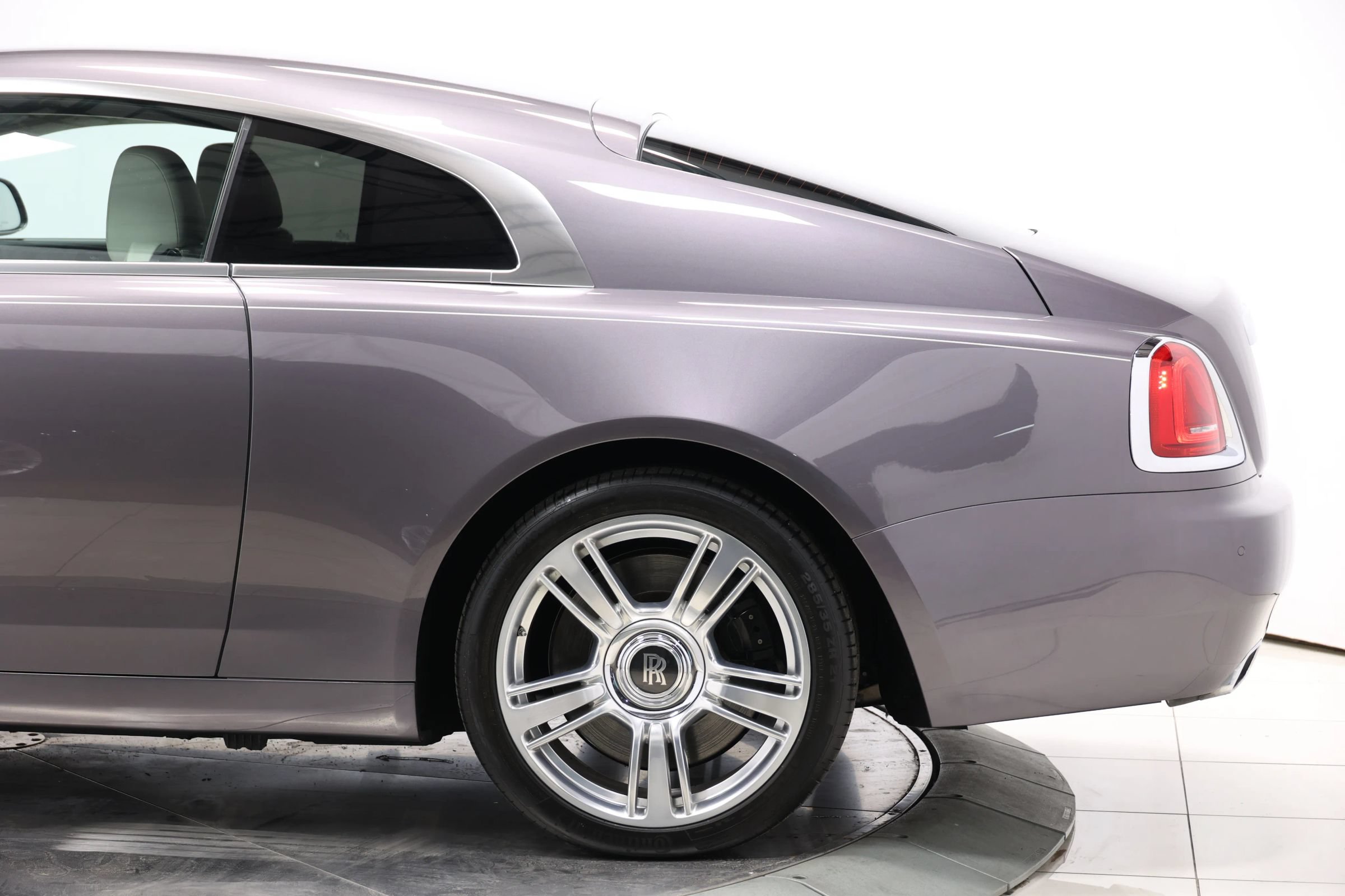 Used 2017 Rolls-Royce Wraith RWD image 11