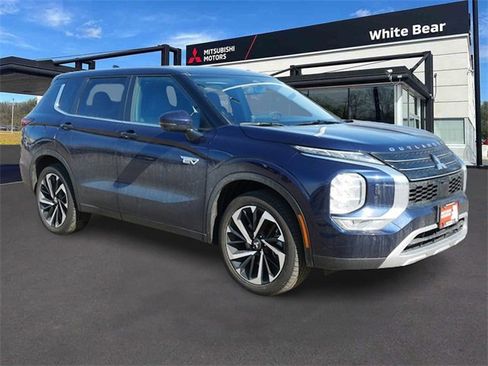 Used 2025 Mitsubishi Outlander SE image 1