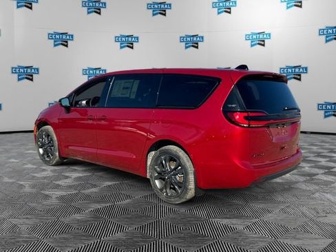 New 2026 Chrysler Pacifica Select AWD/4WD image 3