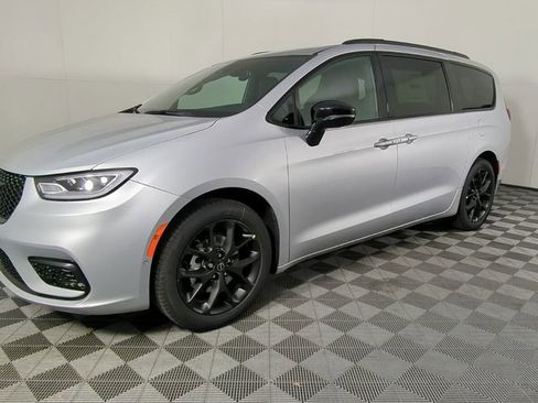New 2026 Chrysler Pacifica Select w/ S Appearance Package image 9