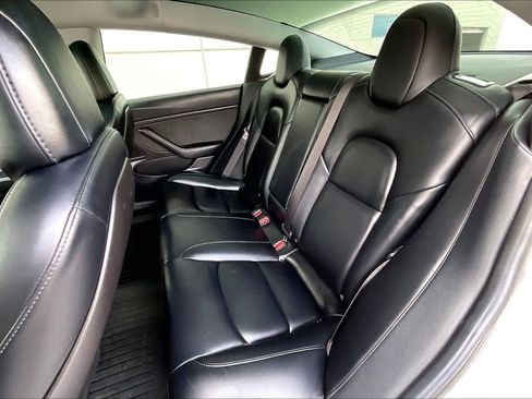 Used 2019 Tesla Model 3 Standard Range image 18