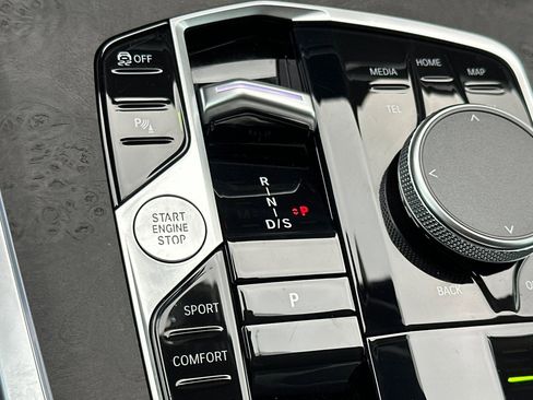 Used 2025 BMW X7 xDrive40i w/ Premium Package image 28