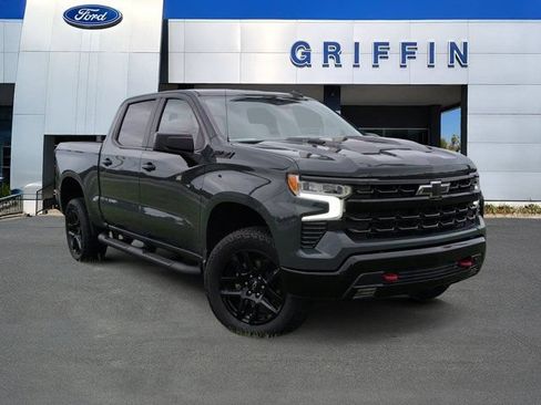 Used 2025 Chevrolet Silverado 1500 LT Trail Boss w/ Convenience Package II AWD/4WD image 2