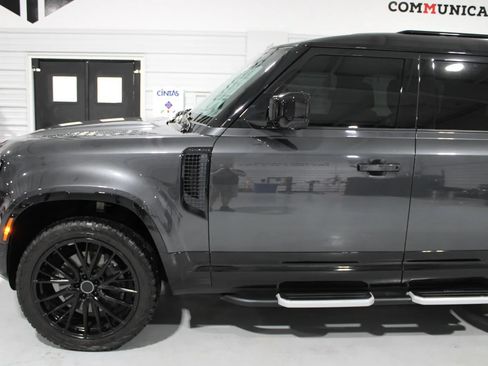 Used 2023 Land Rover Defender 130 X-Dynamic SE AWD/4WD image 5