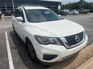 Used 2018 Nissan Pathfinder S FWD video 2