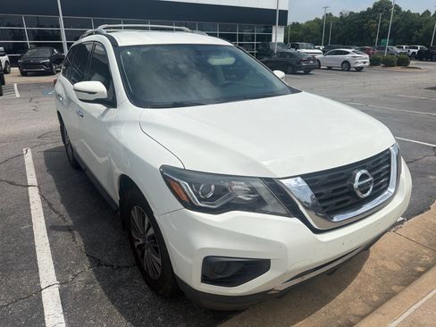 Used 2018 Nissan Pathfinder S FWD image 2