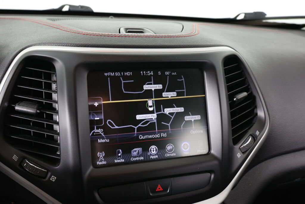 Used 2015 Jeep Cherokee Trailhawk w/ Comfort/Convenience Group AWD/4WD image 36