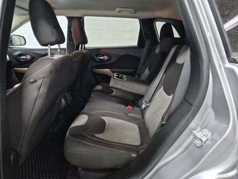 Used 2017 Jeep Cherokee Sport AWD/4WD image 25