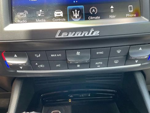 Used 2018 Maserati Levante AWD/4WD image 50
