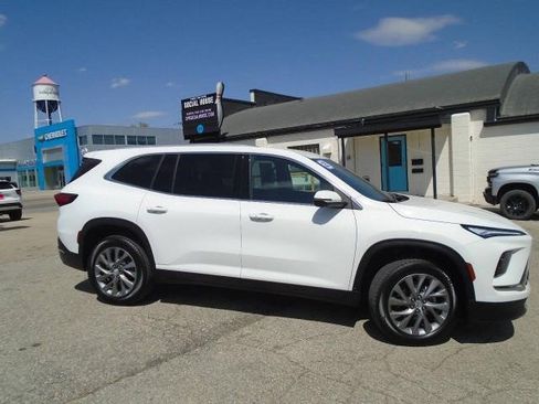 Certified 2025 Buick Enclave Preferred AWD/4WD image 6