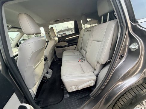 Used 2015 Toyota Highlander Plus AWD/4WD image 10