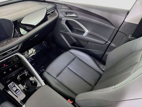 Certified 2025 Audi Q5 Premium Plus w/ Premium Plus AWD/4WD image 24
